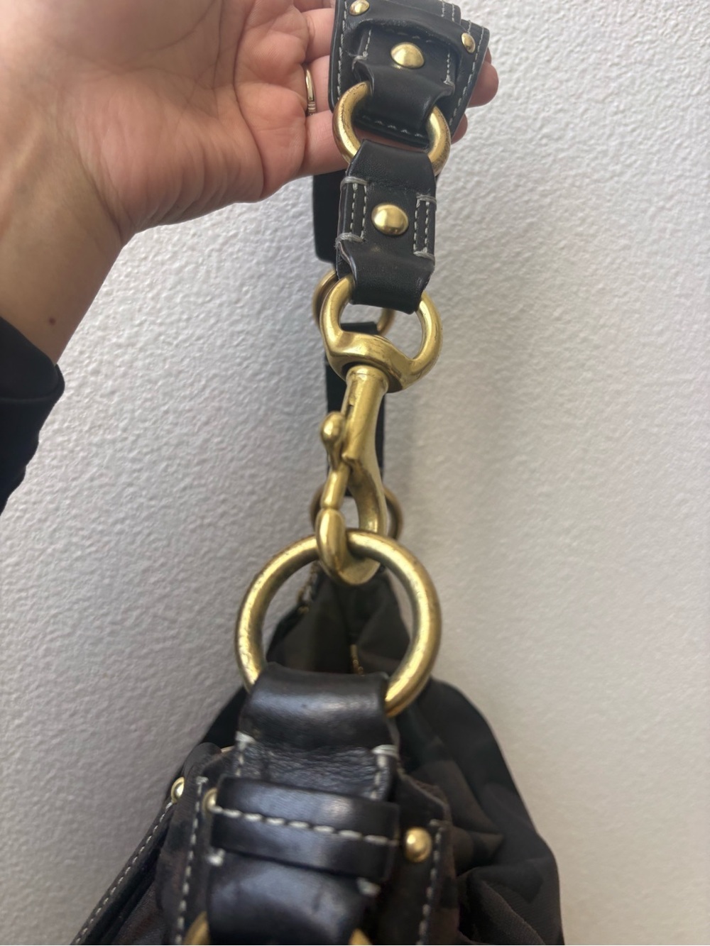 Coach Signature Canvas Hobo Bag in black - Picture 7 of 9